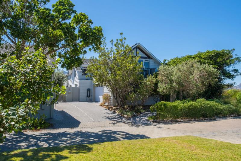 6 Bedroom Property for Sale in Lake Michelle Western Cape